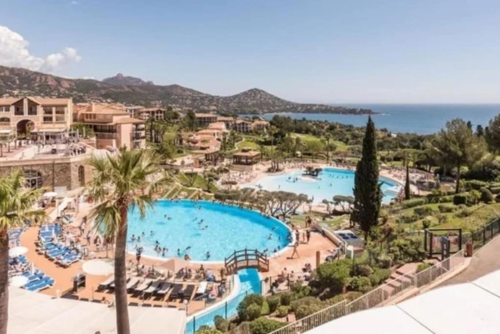 Superbe Appartement Village Cap Esterel 4P Climatise Saint-Raphaël エクステリア 写真