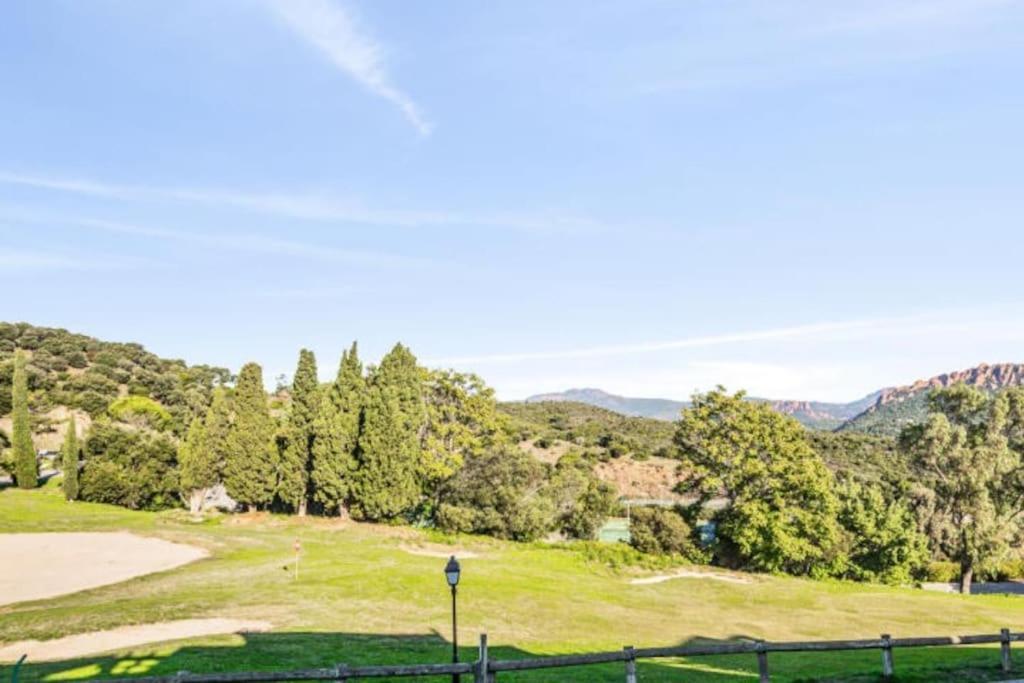 Superbe Appartement Village Cap Esterel 4P Climatise Saint-Raphaël エクステリア 写真